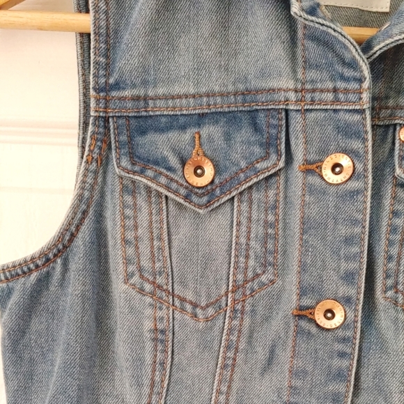 Eighty Two || Denim Vest, Light Wash with Rose Gold Buttons, Size XS - Picture 3 of 5